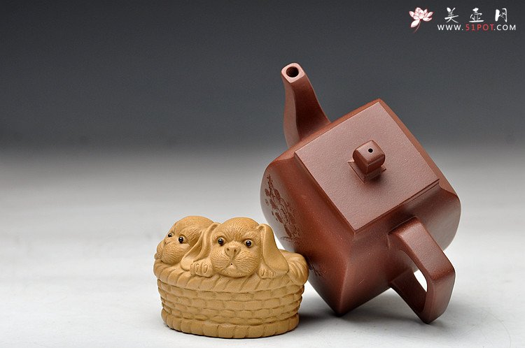 紫砂壶图片：优雅的方器 女中方器好手 全手玉亭四方 国大师李昌鸿装饰 - 美壶网