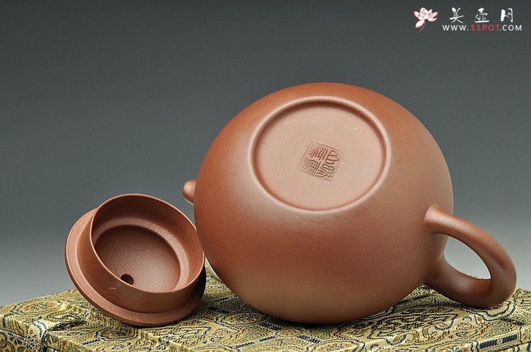紫砂壶图片：李寒勇定样 台湾映雪山房定制亨掇 经典特拼紫泥 - 美壶网