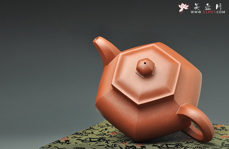 紫砂壶图片：景舟款藏六方 何卫枫全手新作 端庄周正 做工精致 - 美壶网