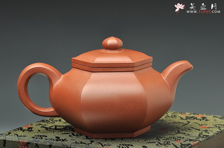 紫砂壶图片：景舟款藏六方 何卫枫全手新作 端庄周正 做工精致 - 美壶网