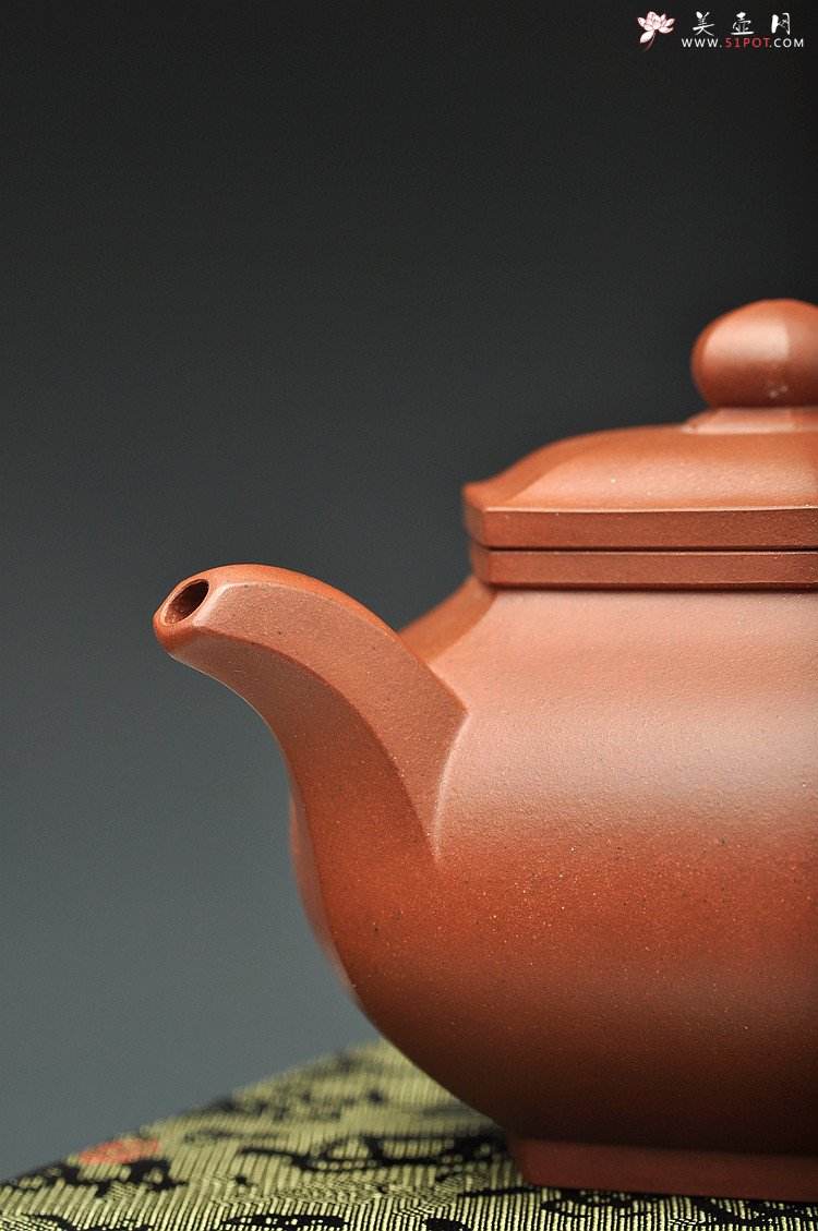 紫砂壶图片：景舟款藏六方 何卫枫全手新作 端庄周正 做工精致 - 美壶网