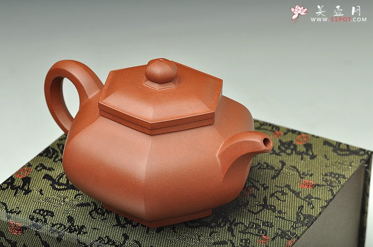 紫砂壶图片：景舟款藏六方 何卫枫全手新作 端庄周正 做工精致 - 美壶网