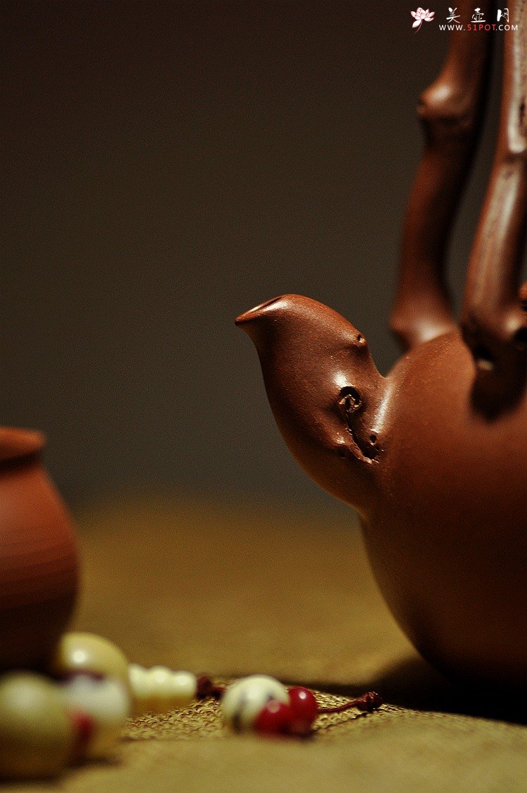 紫砂壶图片：花货奇才顾正芳 扛鼎之作 全手工丰裕提梁 飘逸大气 - 美壶网