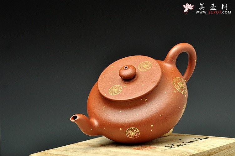 紫砂壶图片：曲峰新品 简洁明朗 全手金色年华 做工精致 - 美壶网