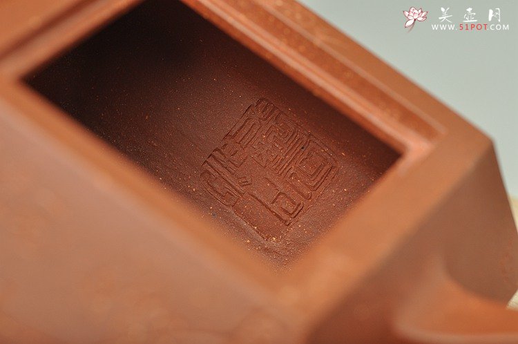 紫砂壶图片：陆逸舟 装饰 铁梅 全手新品 四方合斗 古韵悠悠 - 美壶网