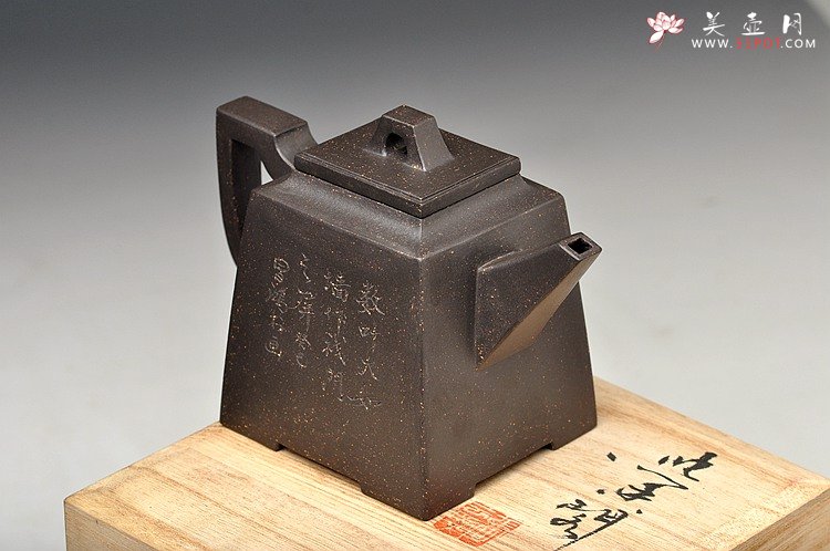 紫砂壶图片：史金妹最新全手镶片力作 志在四方 高俊大气 国大师李昌鸿装饰 - 美壶网