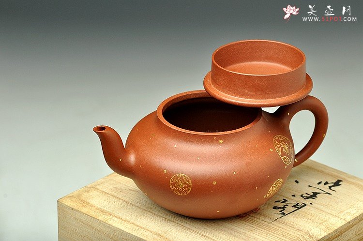 紫砂壶图片：曲峰新品 简洁明朗 全手金色年华 做工精致 - 美壶网