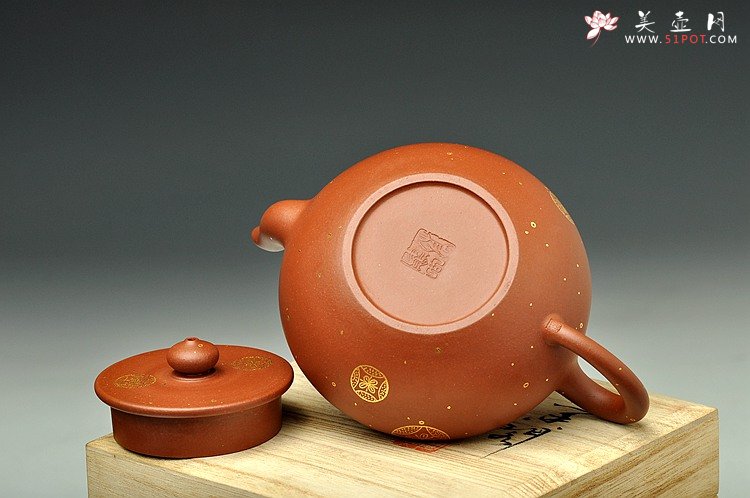 紫砂壶图片：曲峰新品 简洁明朗 全手金色年华 做工精致 - 美壶网