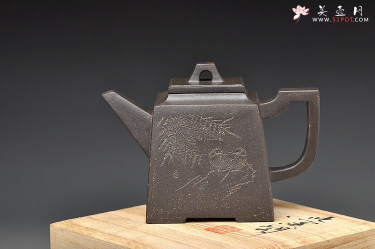 紫砂壶图片：史金妹最新全手镶片力作 志在四方 高俊大气 国大师李昌鸿装饰 - 美壶网