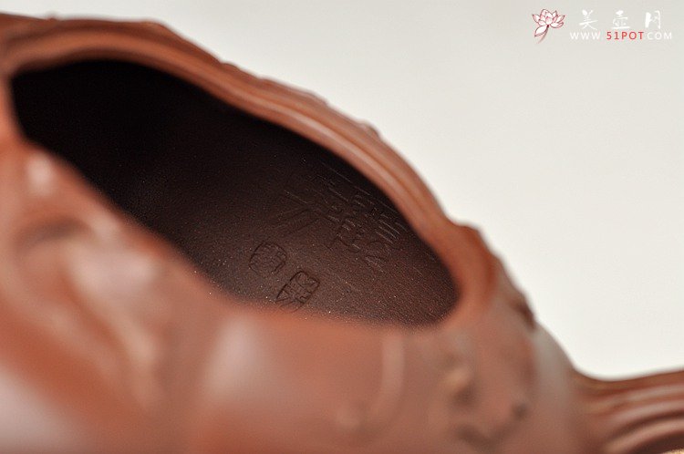 紫砂壶图片：顾正芳代表作 全手薄胎筋囊贴叶南瓜 获奖作品 线条流畅 细节精美 - 美壶网