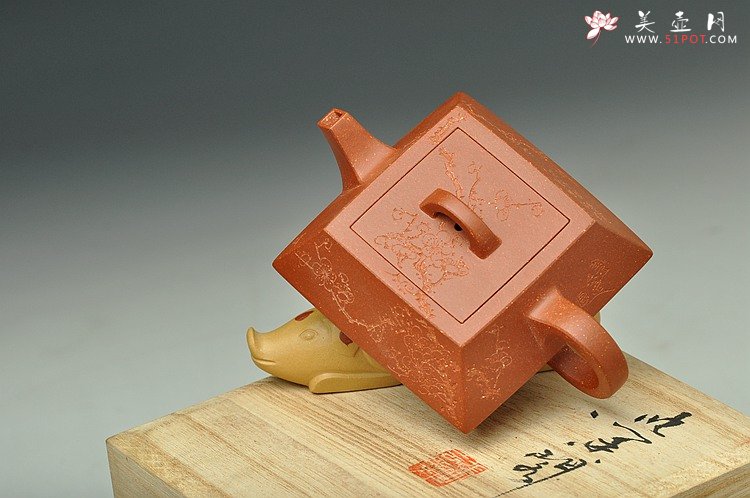 紫砂壶图片：陆逸舟 装饰 铁梅 全手新品 四方合斗 古韵悠悠 - 美壶网