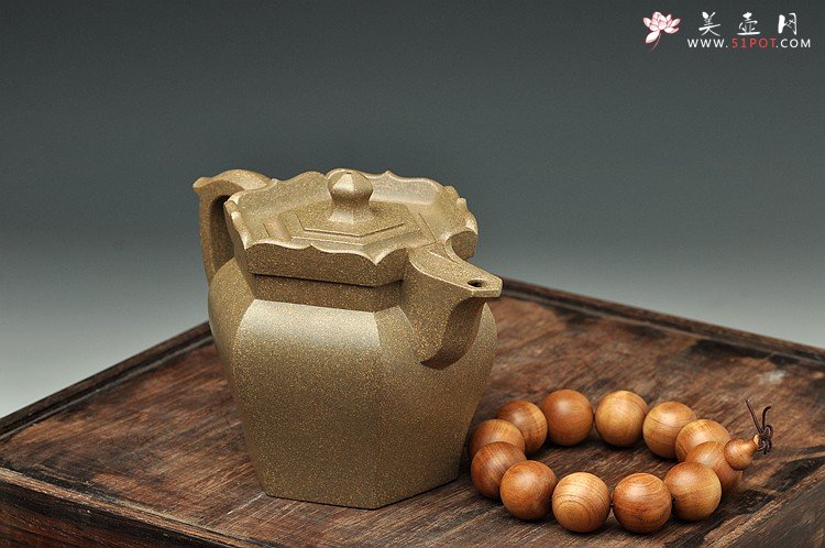 紫砂壶图片：庄严肃穆砂中佛 青灰段砂 老味具显 大僧帽 - 美壶网