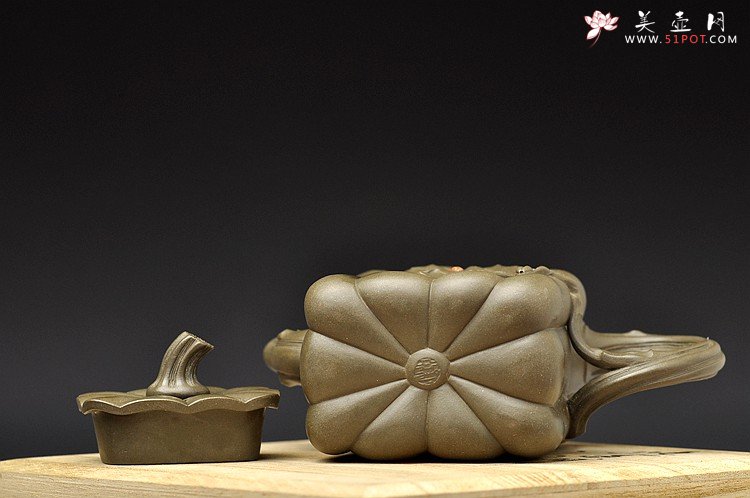 紫砂壶图片：原创作品 绿泥冬瓜 灵巧曼妙 贴叶精湛 孙伟强张新亚合作 - 美壶网