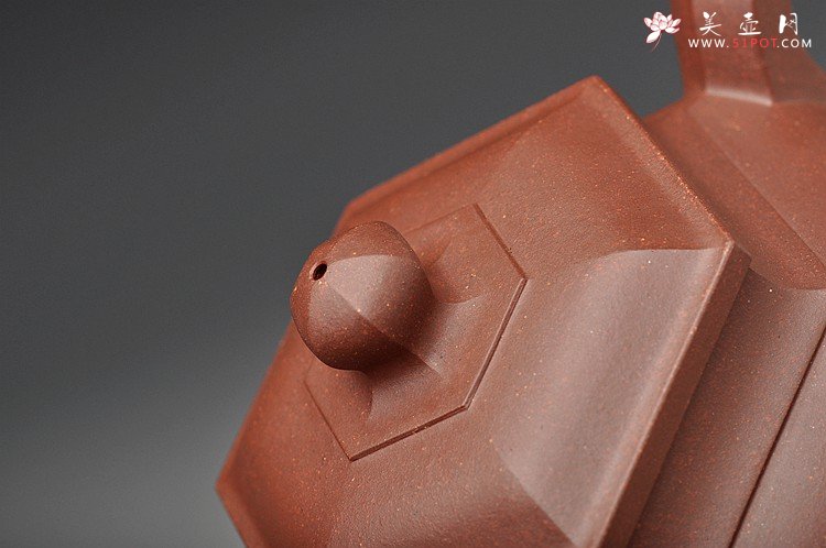 紫砂壶图片：厚重大气 线条优美 经典代表作 全手六方宫灯 - 美壶网