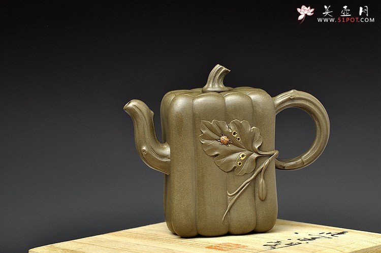 紫砂壶图片：原创作品 绿泥冬瓜 灵巧曼妙 贴叶精湛 孙伟强张新亚合作 - 美壶网