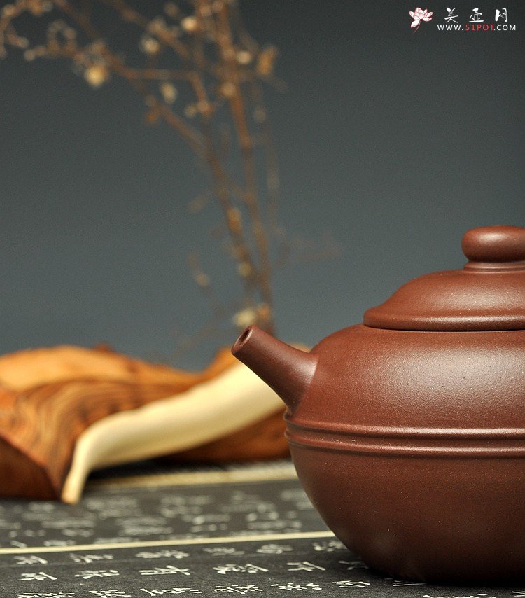 紫砂壶图片：陈腐老紫泥 全手小腰线 单片折肩 明清遗风 - 美壶网