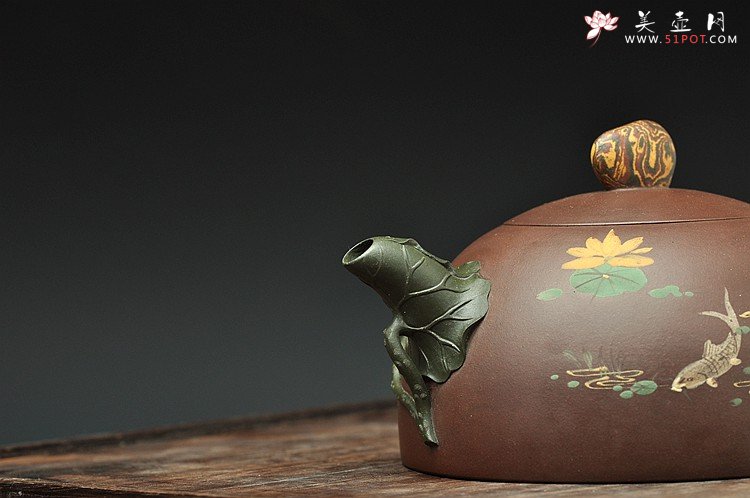 紫砂壶图片：崔巍健最新原创作品  荷塘月色 鱼戏莲叶东鱼戏莲叶西o(∩_∩)o  - 美壶网