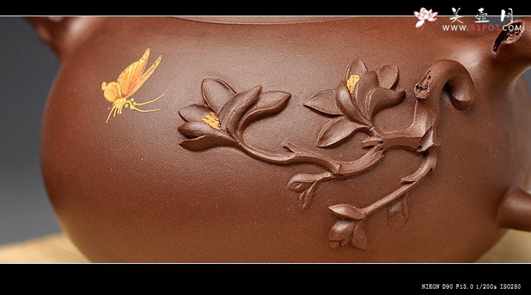 紫砂壶图片：实用花货 泥绘蝴蝶 玉兰相伴 蝶恋花 - 美壶网