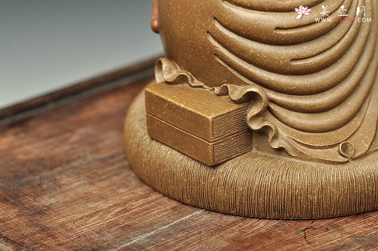 紫砂壶图片：古铜泥 凌爱军 达摩 获奖精品 衣纹和表情都惟妙惟肖 - 美壶网