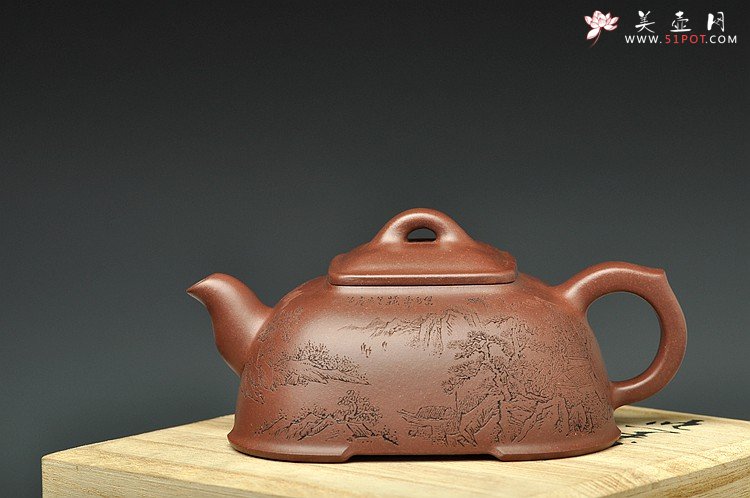 紫砂壶图片：邵雪群精心装饰通景山水  全手福临四方 温润敦厚 - 美壶网