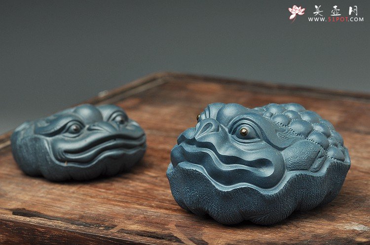 紫砂壶图片：绿泥和气生财 荷叶金蟾 招财茶宠 - 美壶网