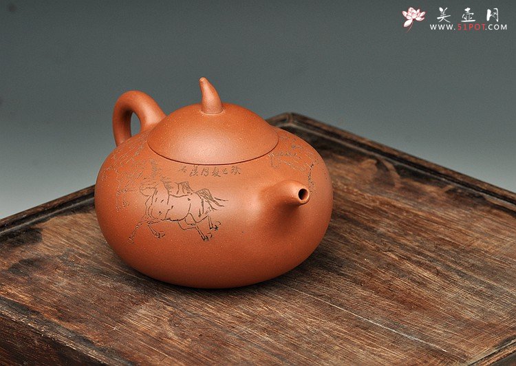 紫砂壶图片：壶型传统  端庄大方  全手曼生匏瓜壶 八骏图 - 美壶网