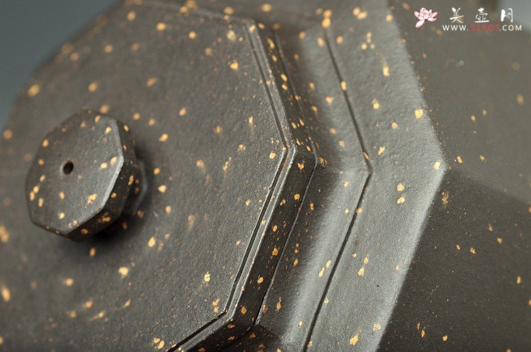 紫砂壶图片：史金妹晋级工艺师原款作品 全手工聚福八方 铺砂迷人 - 美壶网