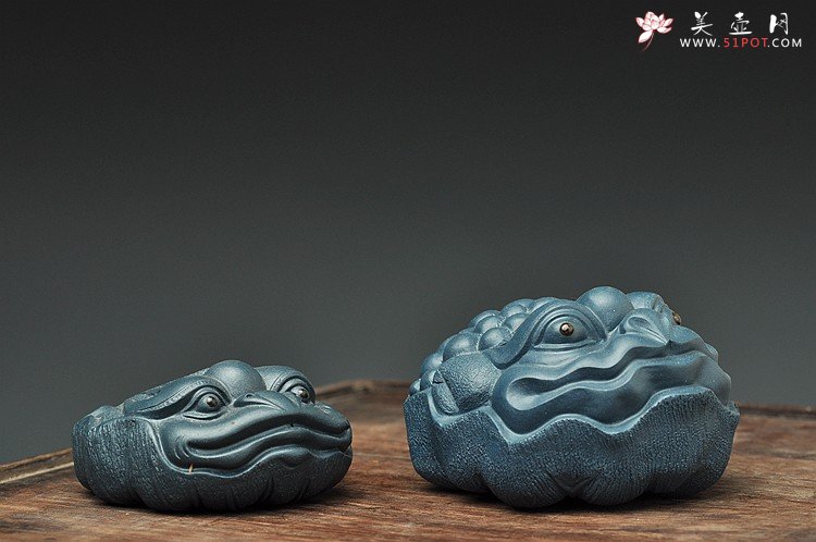 紫砂壶图片：绿泥和气生财 荷叶金蟾 招财茶宠 - 美壶网