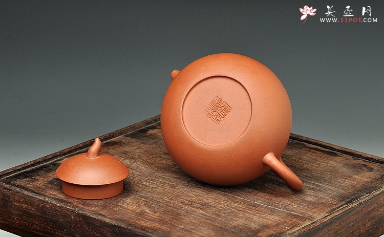 紫砂壶图片：壶型传统  端庄大方  全手曼生匏瓜壶 八骏图 - 美壶网