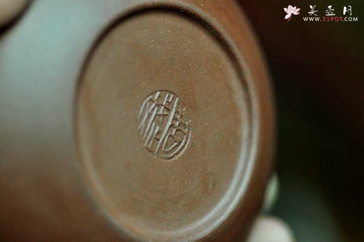 紫砂壶图片：得趣之作 国师吴优良双刀装饰 全手曼生吉瓜 优质紫泥 - 美壶网