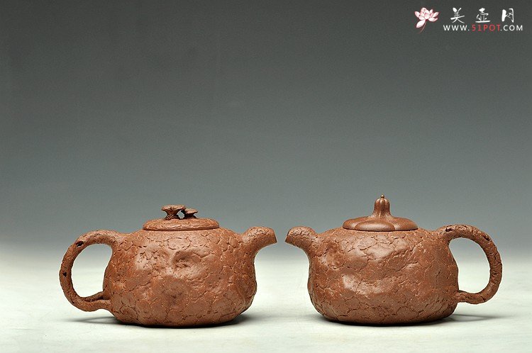 紫砂壶图片：谢多莲最新作品 全手薄胎龚春对壶 古朴 周正协调 - 美壶网