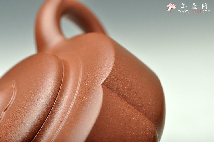 紫砂壶图片：苍劲刚遒 造型端庄大方 储俊伟精心之作 梅花周盘 5号井底槽青 - 美壶网