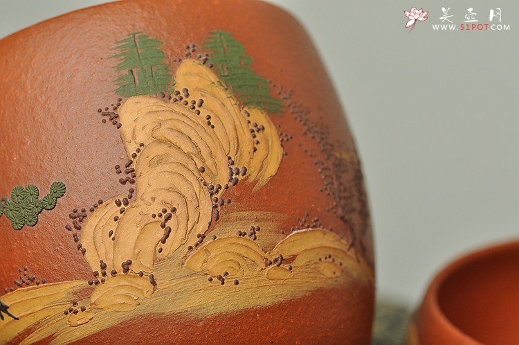 紫砂壶图片：泥绘通景山水 老朱泥对杯 相映得趣 - 美壶网