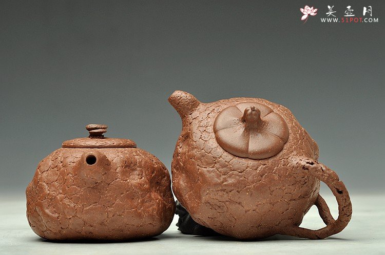 紫砂壶图片：谢多莲最新作品 全手薄胎龚春对壶 古朴 周正协调 - 美壶网