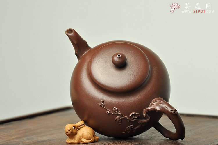 紫砂壶图片：经典作品 刚正挺拔 一捺底 全手傲骨寒梅却有一团和气 - 美壶网