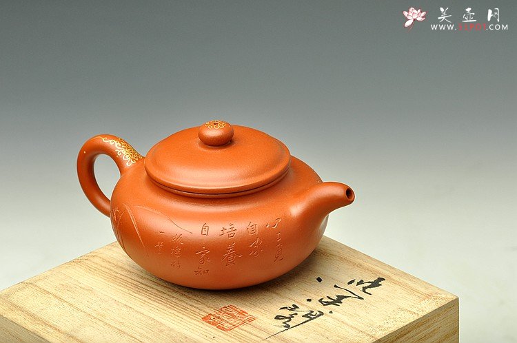 紫砂壶图片：山多兰草却无芝，何处寻来问画师  朱泥仿古 - 美壶网