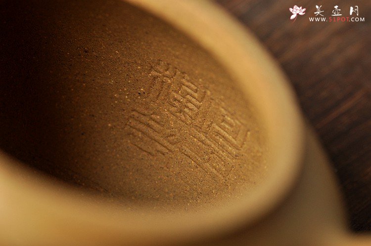 紫砂壶图片：邱玉林大师装饰 拙味十足圆润敦厚  全手茄段 实用收藏 - 美壶网