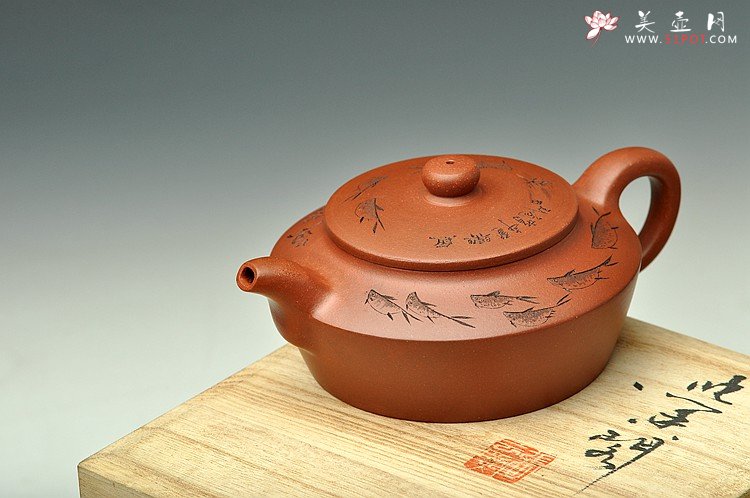 紫砂壶图片：钱伟刚原创作品 造型厚重 沉稳 实用典雅  玉扁壶 - 美壶网