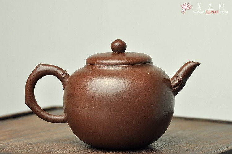 紫砂壶图片：经典作品 刚正挺拔 一捺底 全手傲骨寒梅却有一团和气 - 美壶网