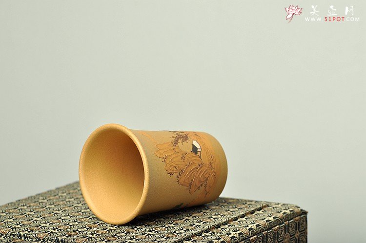 紫砂壶图片：文气 古朴雅致 主人杯 泥绘通景山水 - 美壶网