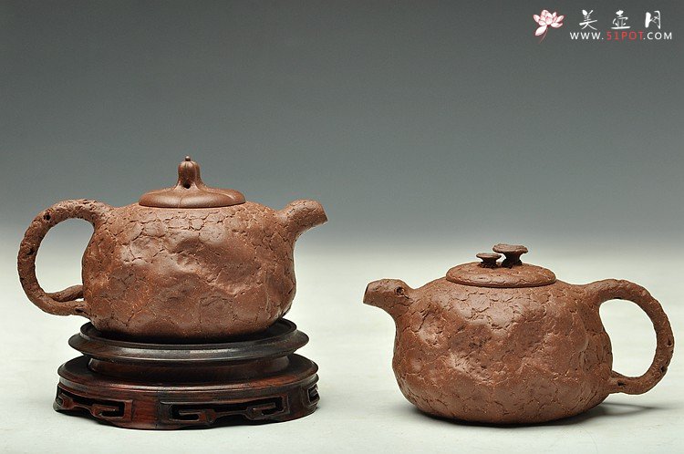 紫砂壶图片：谢多莲最新作品 全手薄胎龚春对壶 古朴 周正协调 - 美壶网