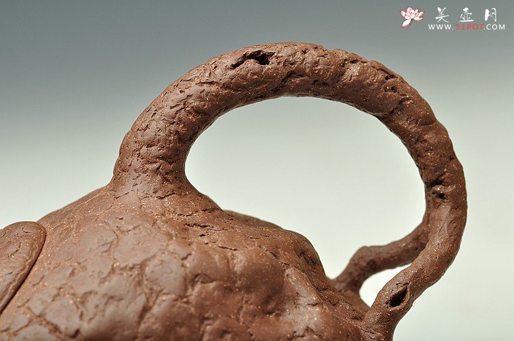 紫砂壶图片：谢多莲最新作品 薄胎 全手大龚春套壶 - 美壶网