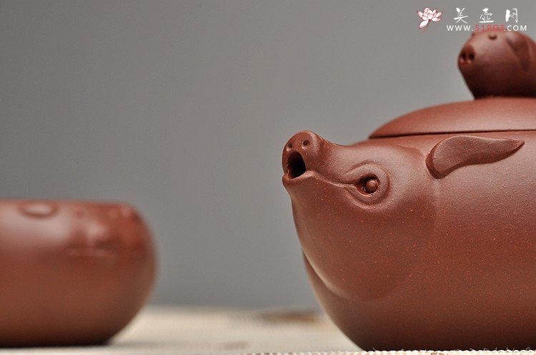 紫砂壶图片：美壶特惠 优质青水泥 憨态可掬 福猪套壶 - 美壶网