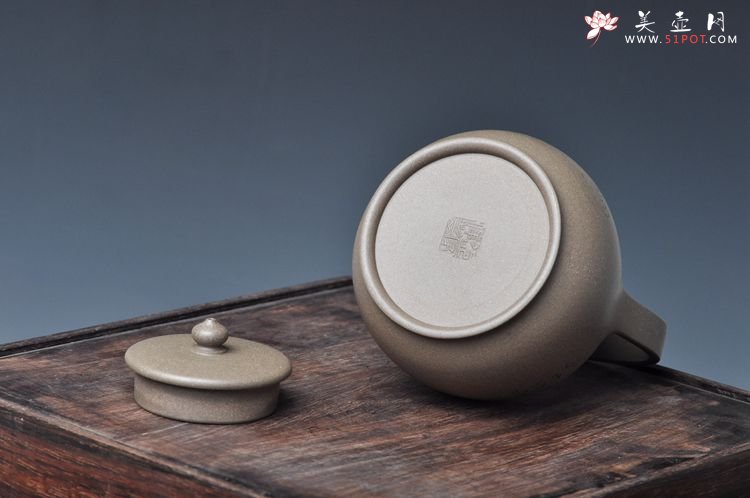 紫砂壶图片：邵家俊扛鼎之作 浑然天成  全手散氏提梁 国助和石精刻 - 美壶网