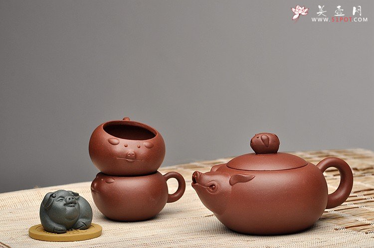 紫砂壶图片：美壶特惠 优质青水泥 憨态可掬 福猪套壶 - 美壶网
