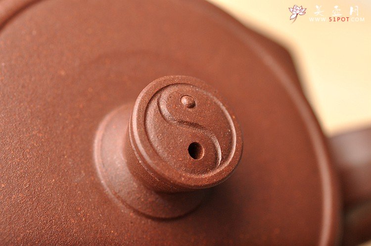 紫砂壶图片：青年实力派何卫枫最新力作 方圆有度 全手大彬壶式 - 美壶网