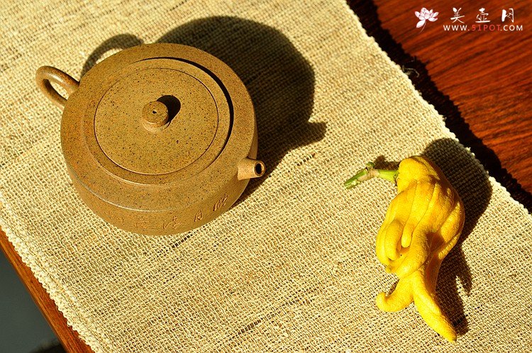 紫砂壶图片：瞿斌原创作品 玉成遗韵 柴窑烧 全手怀璧 古朴拙雅 - 美壶网