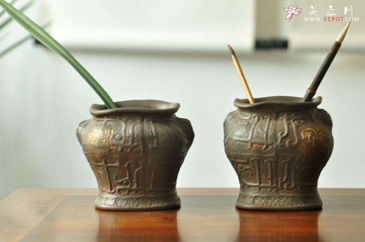 紫砂壶图片：全手玩砂之宝鼎 古朴典雅 - 美壶网