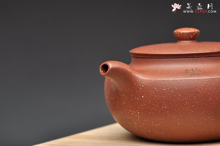 紫砂壶图片：国大师毛国强装饰 气势磅礴  全手大汉扁 收藏~ - 美壶网