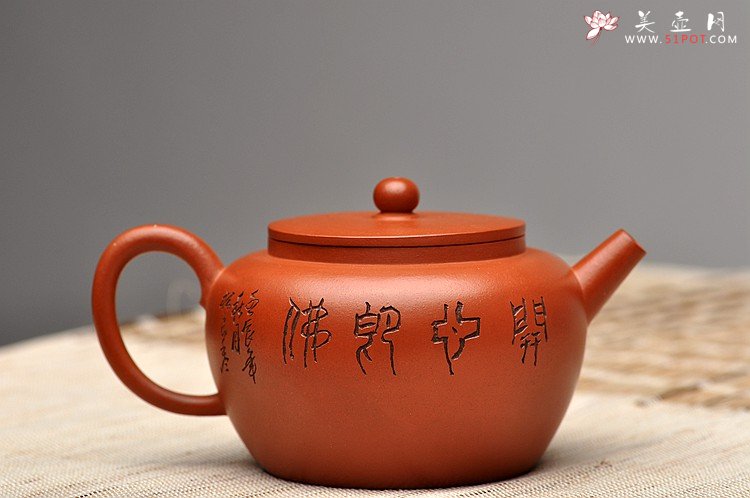 紫砂壶图片：林良丰装饰 黄玲玲执刀 瞿斌文人壶系列之全手平盖莲子 清灵秀美 - 美壶网